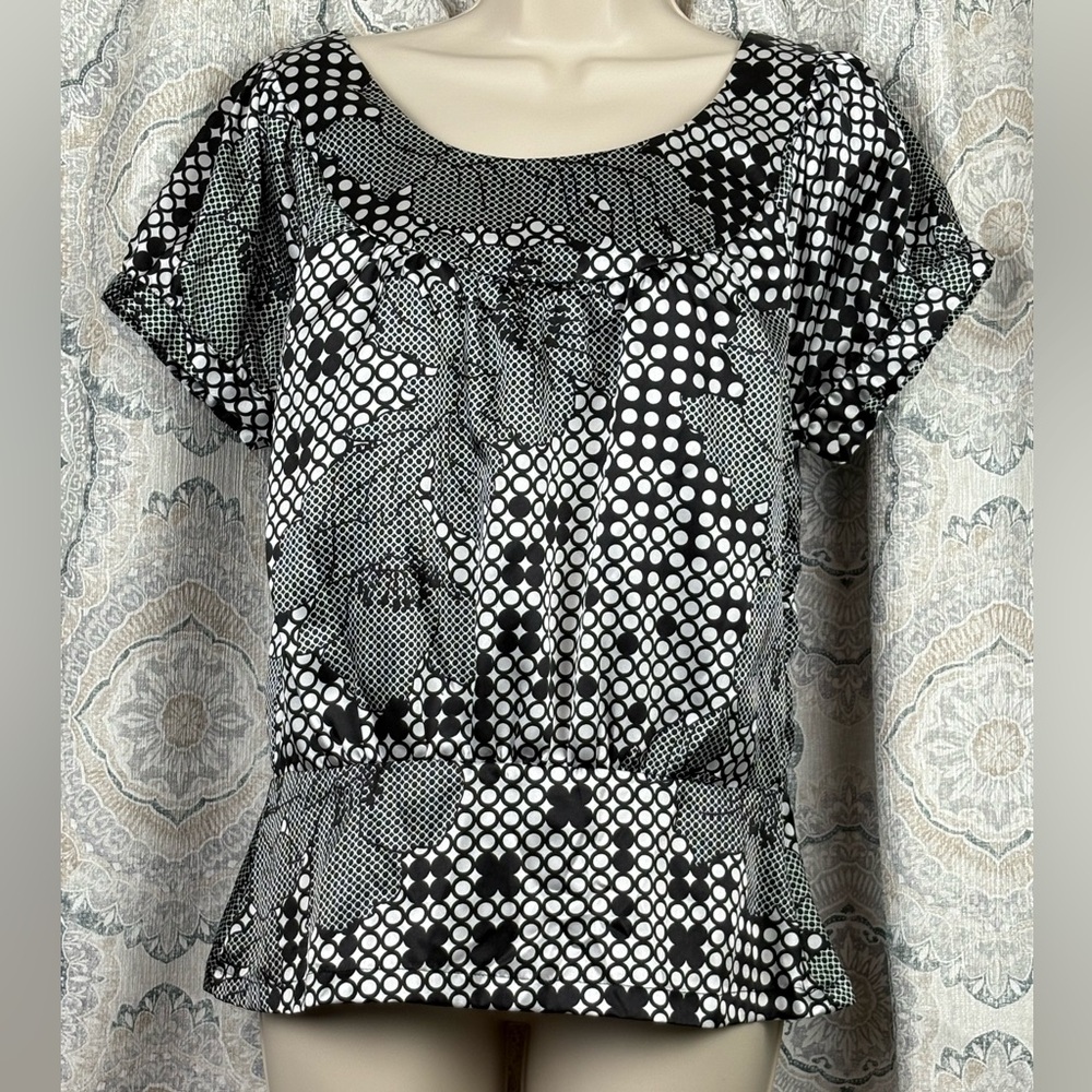 Rampage Black and White Geometric Polka Dot Peplum Blouse